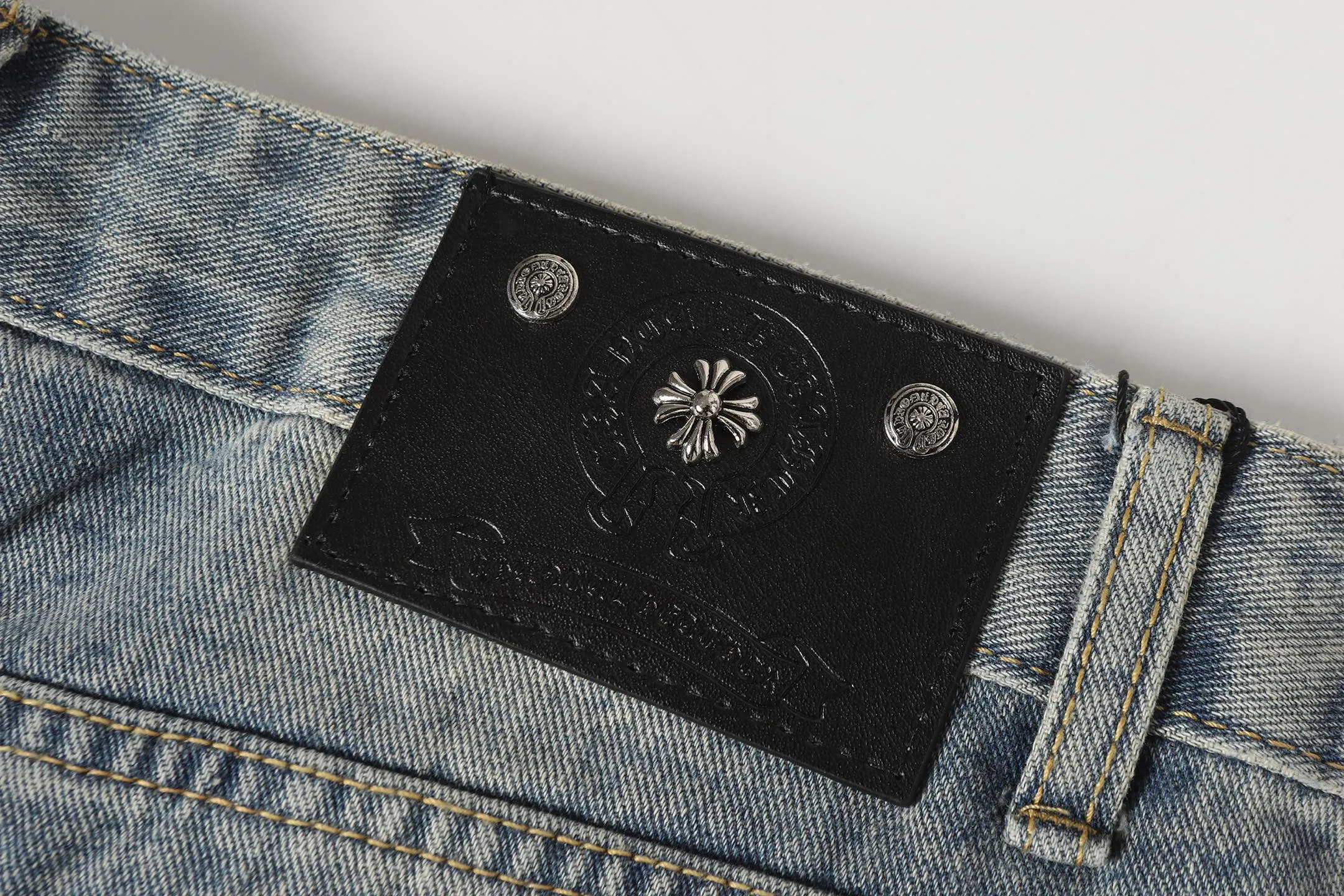 P260 Cross-border model, please do not place an order if you are pursuing quality - Chrome Hearts/Chrome Hearts Cross ✝️Pink embroidered washed jeans, trousers and casual pants - High weight, high density and high quality. The wool is soft, delicate and skin-friendly. It feels soft and silky. It has excellent warmth and skin-friendly properties. - Custom-woven and dyed, no color difference. No matter the fabric or workmanship details, it beats the ordinary version on the market. - Hardware zipper accessories are all customized, full of details - Color: washed blue -Size: 28 30 32 34 36